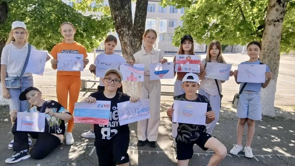 🇷🇺 С Днём России! 🇷🇺

Дорогие ученики, учителя и родители!

12 июня наша страна отмечает один из