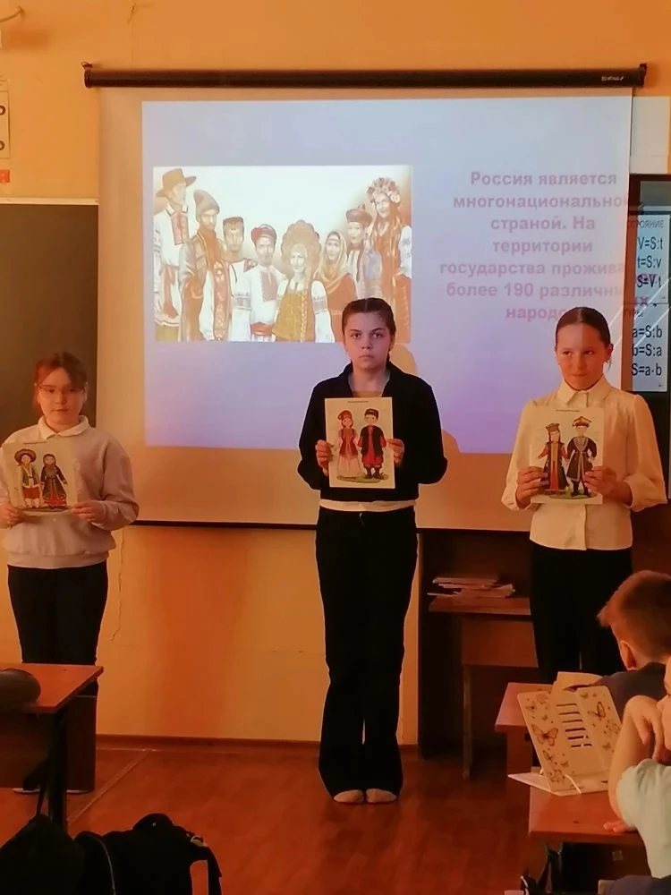 📖 «ПОЭЗИЯ РОССИИ МНОГОЛИКОЙ»: 4-Е КЛАССЫ ОТКРЫЛИ СВОЙ УСТНЫЙ ЖУРНАЛ! В преддверии Всемирного дня поэ