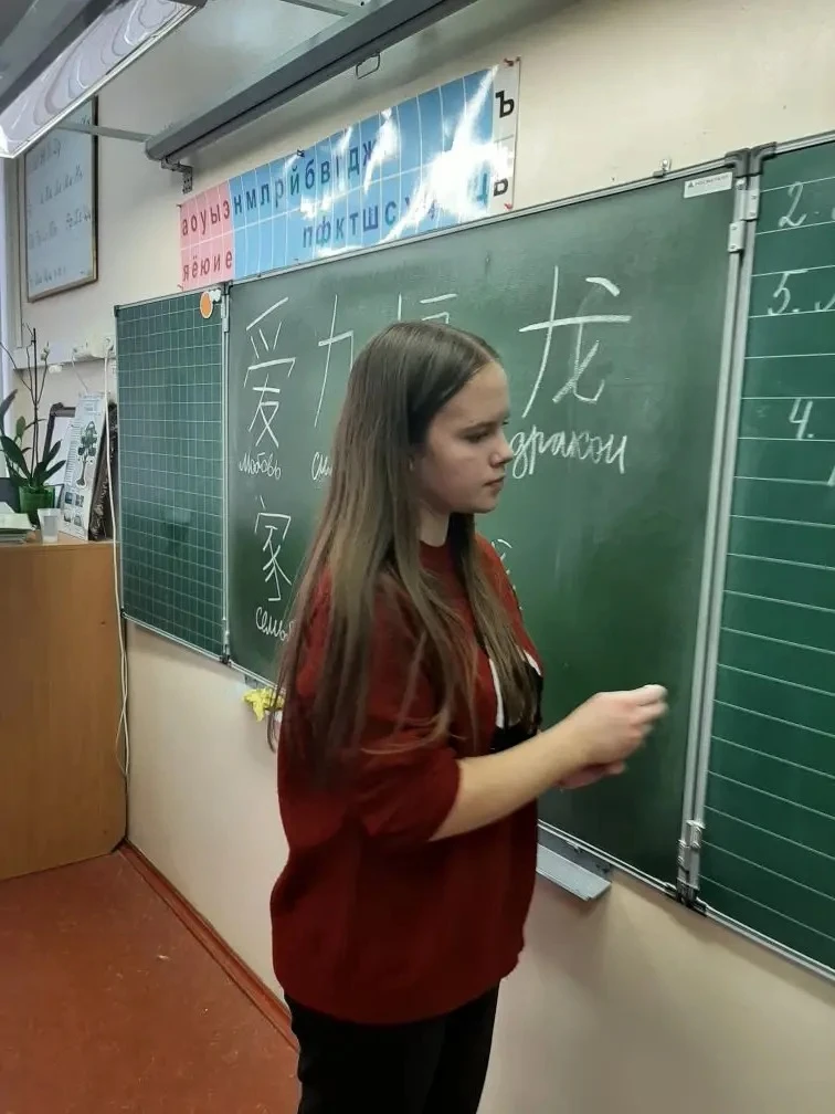 Выпускница МБОУ г.Пушкино "Образовательный комплекс  №5", студентка  института иностранных языков ГА