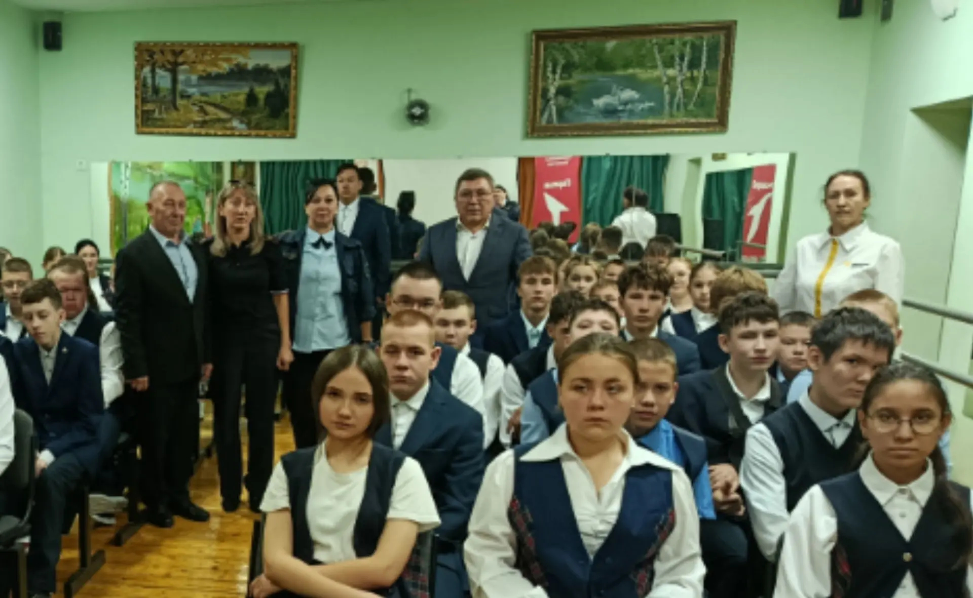 ⚠ Сегодня в школе состоялась встреча с директором Балтасинского центра «ФОРПОСТ» Гилемз...