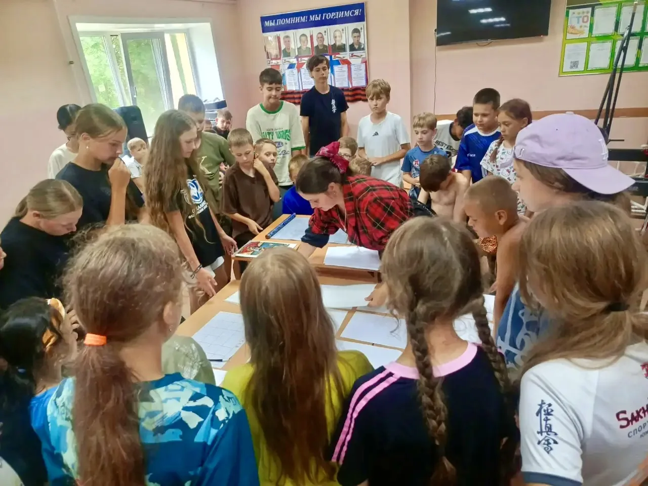 🖌️ Погружение в культуру Востока: мастер-класс по каллиграфии в лагере «Олимп»