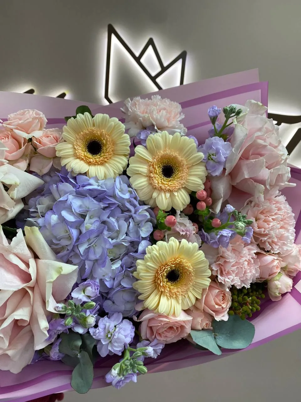 Бесплатная доставка цветов https://maxflorabuket.ru/collection/bukety