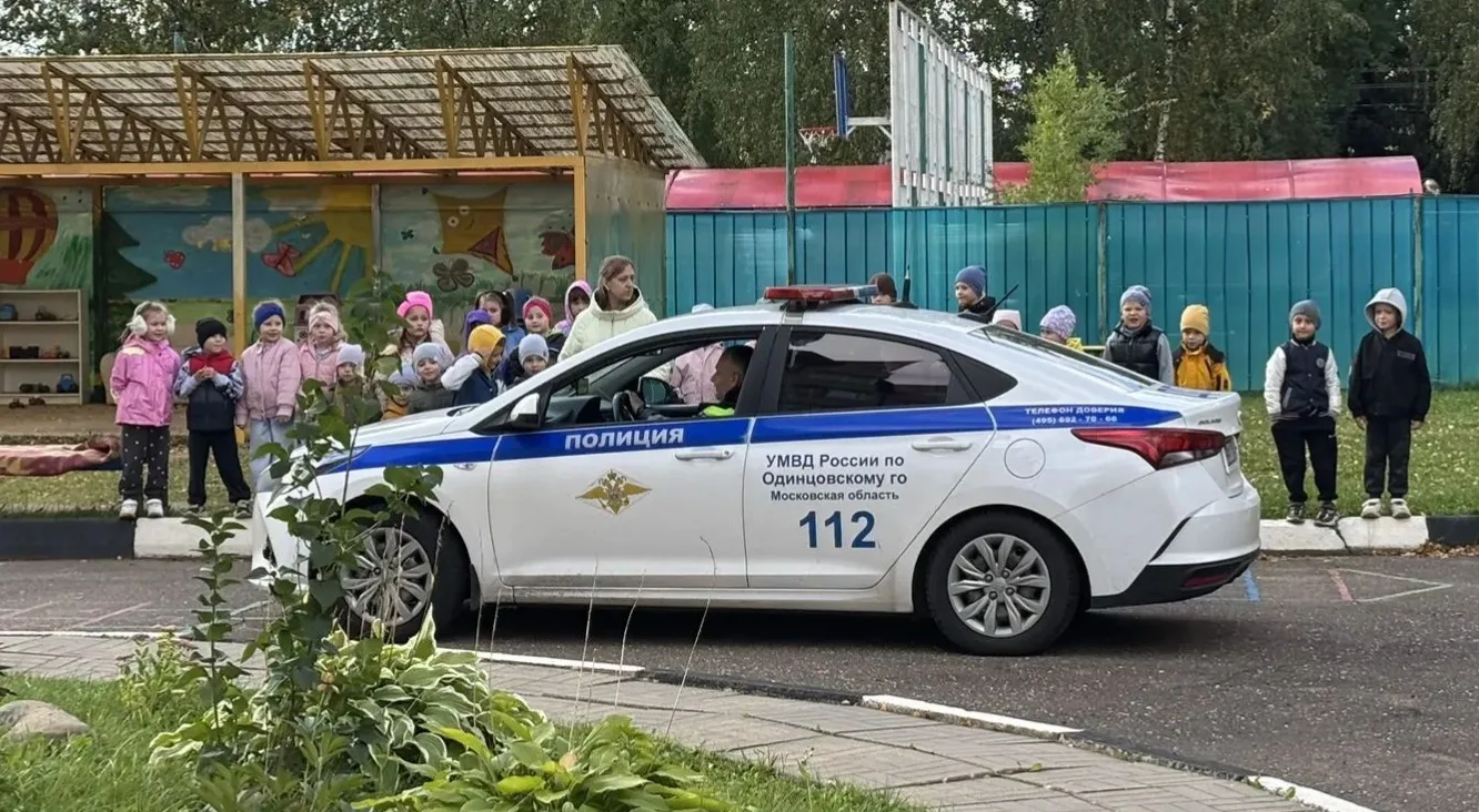 Сегодня сотрудники  ГИБДД побывали в гостях у воспитанников дошкольного отделения детск...