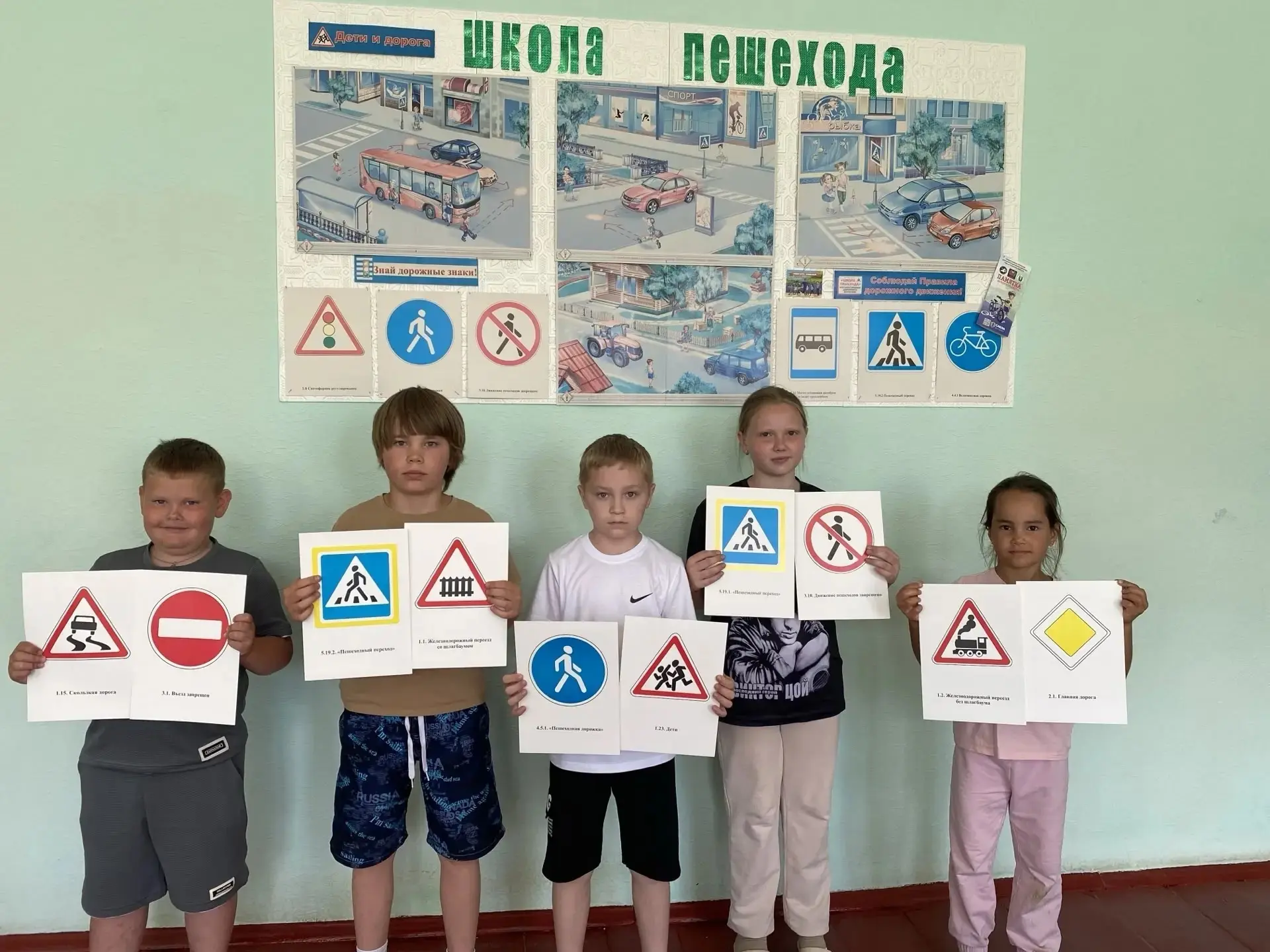 📣 17 день в пришкольном лагере! 🥳

☀️ Утро началось с энергичной зарядки! Затем детей ждал вкусный