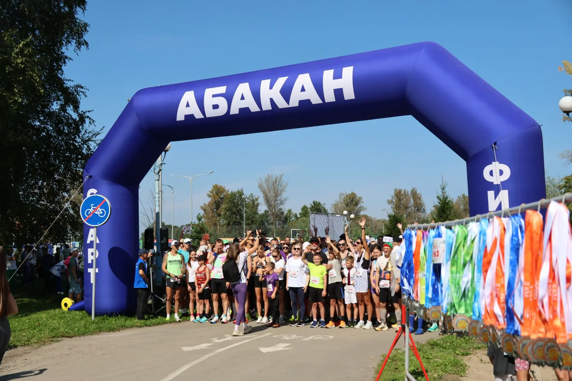В Абакане состоялся третий благотворительный забег «Бегом в школу»