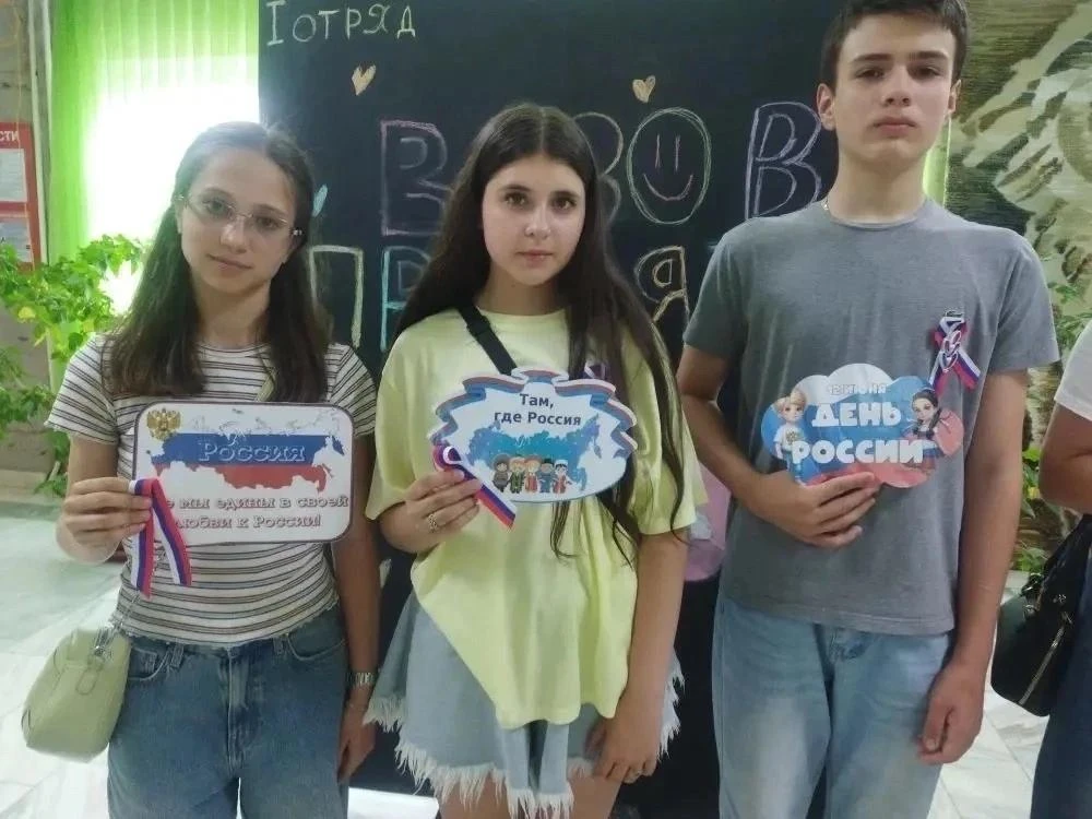 ✨ Наши ученицы вернулись из школы ученикческого актива «PRO_Единство»!

Время пролетело незаметно, н