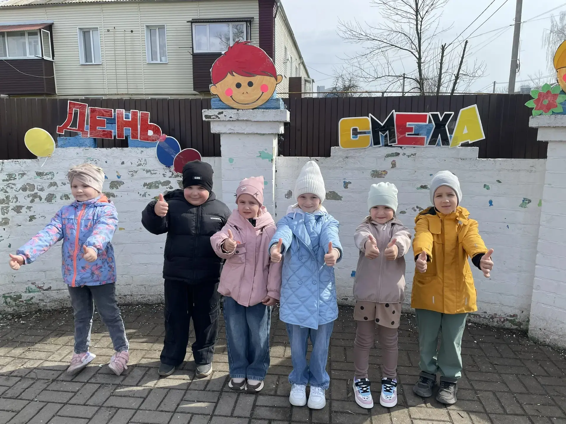 В первый день апреля в нашем детском саду царила особенная атмосфера — звонкий детский ...