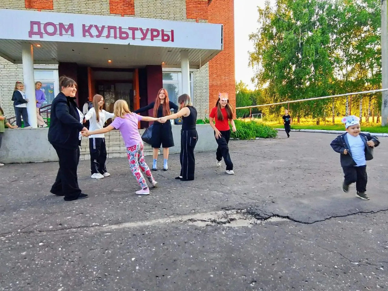 18 июля в нашем Доме культуры прошла игровая программа "Под теплым солнцем". Лето, солнце и звонкий 