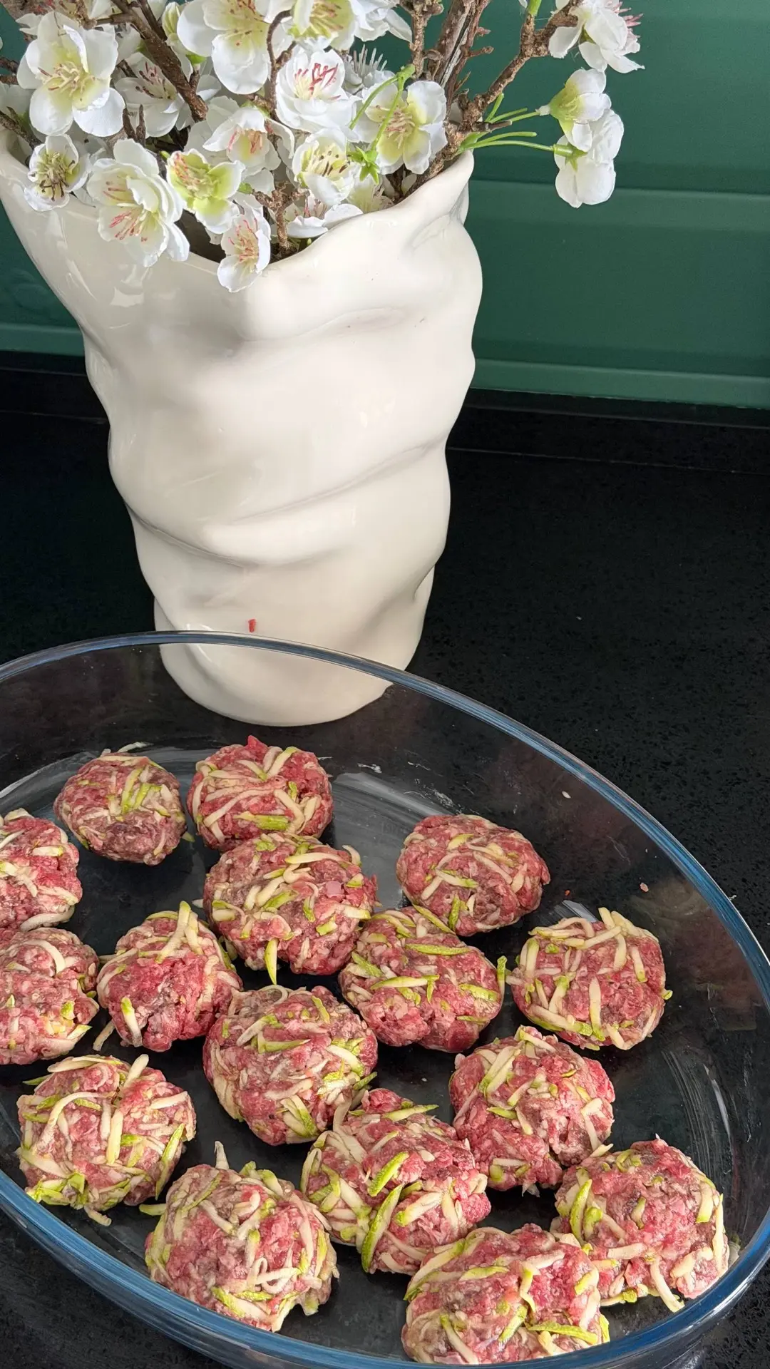 Сочные, румяные котлетки получаются только из качественного мяса.