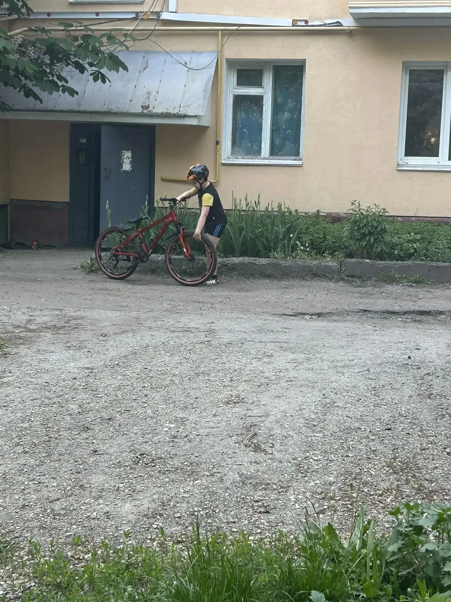 Коваль Иван молодец, Ваня  снова делится с нами фотографиями своих летних каникул. Иван-