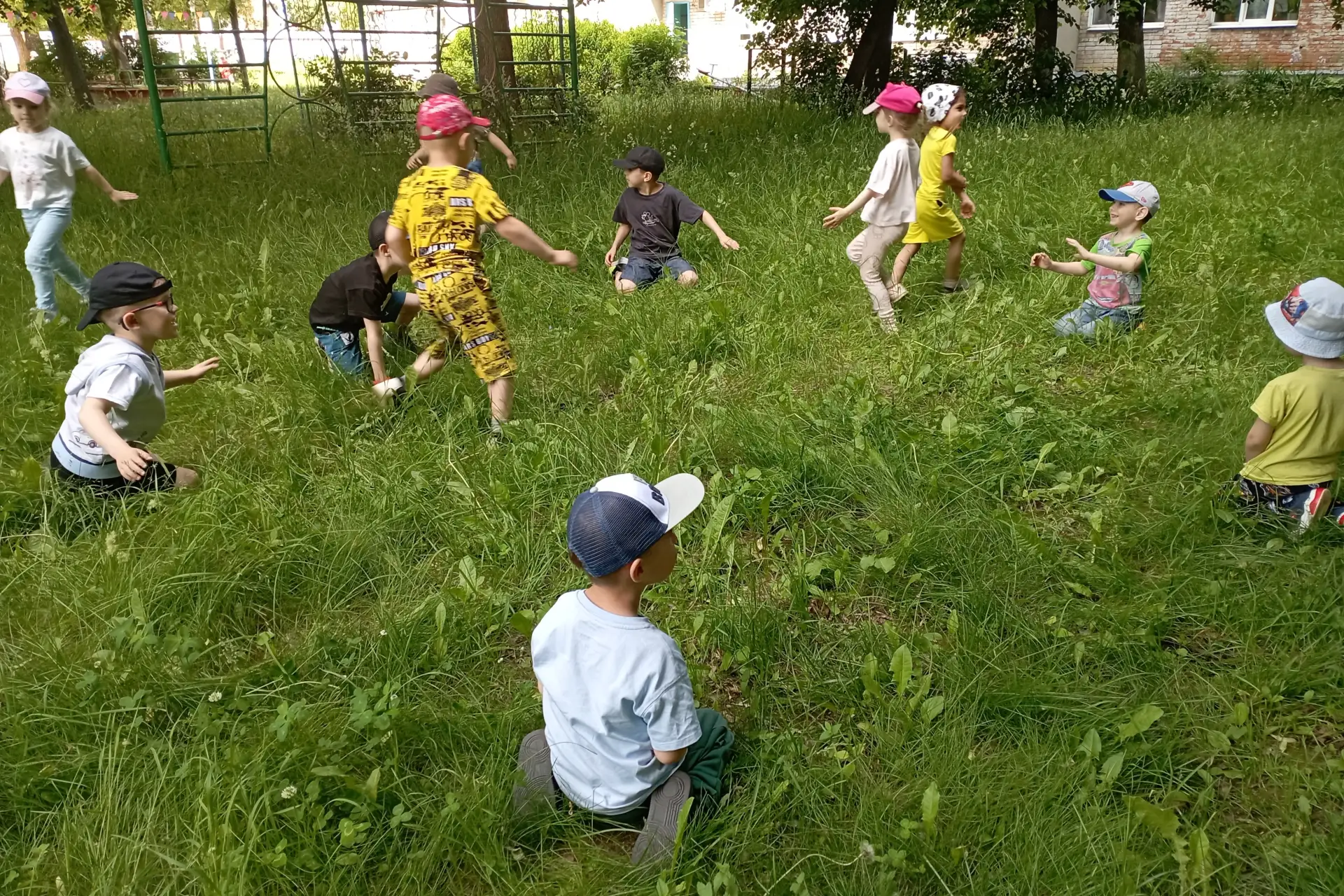 Велика и многонациональна наша страна!
Наша страна велика и многонациональна, и об этом должно знать