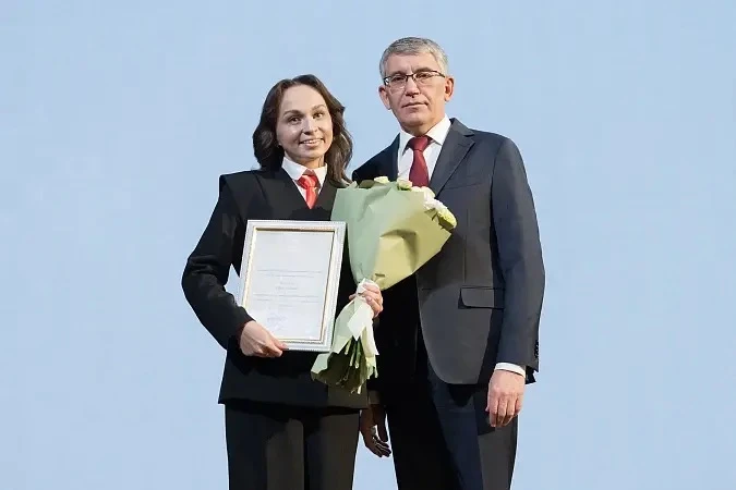Поздравляем! Гордимся!   Поздравляем Колмыкову Ирину Сергеевну, учителя начальных классов, и Шалимов