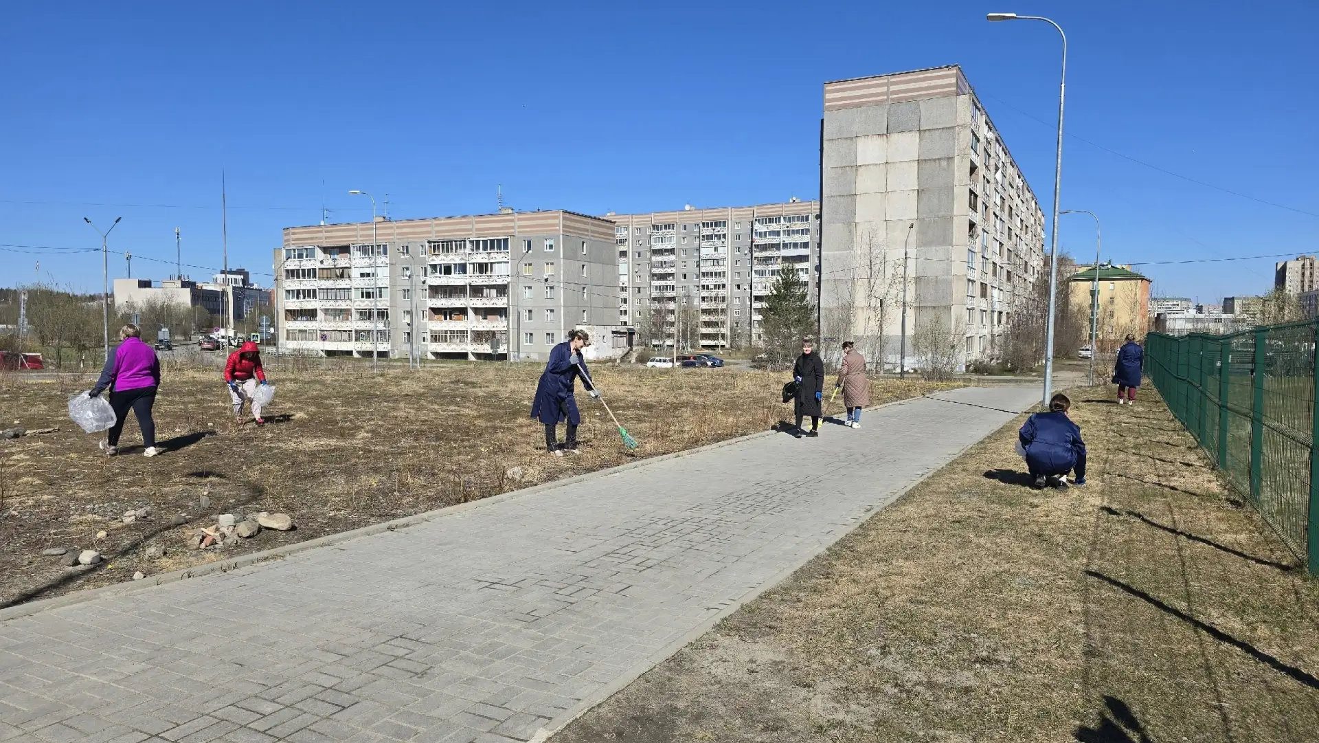 Сегодня в нашем детском саду прошел весенний субботник.