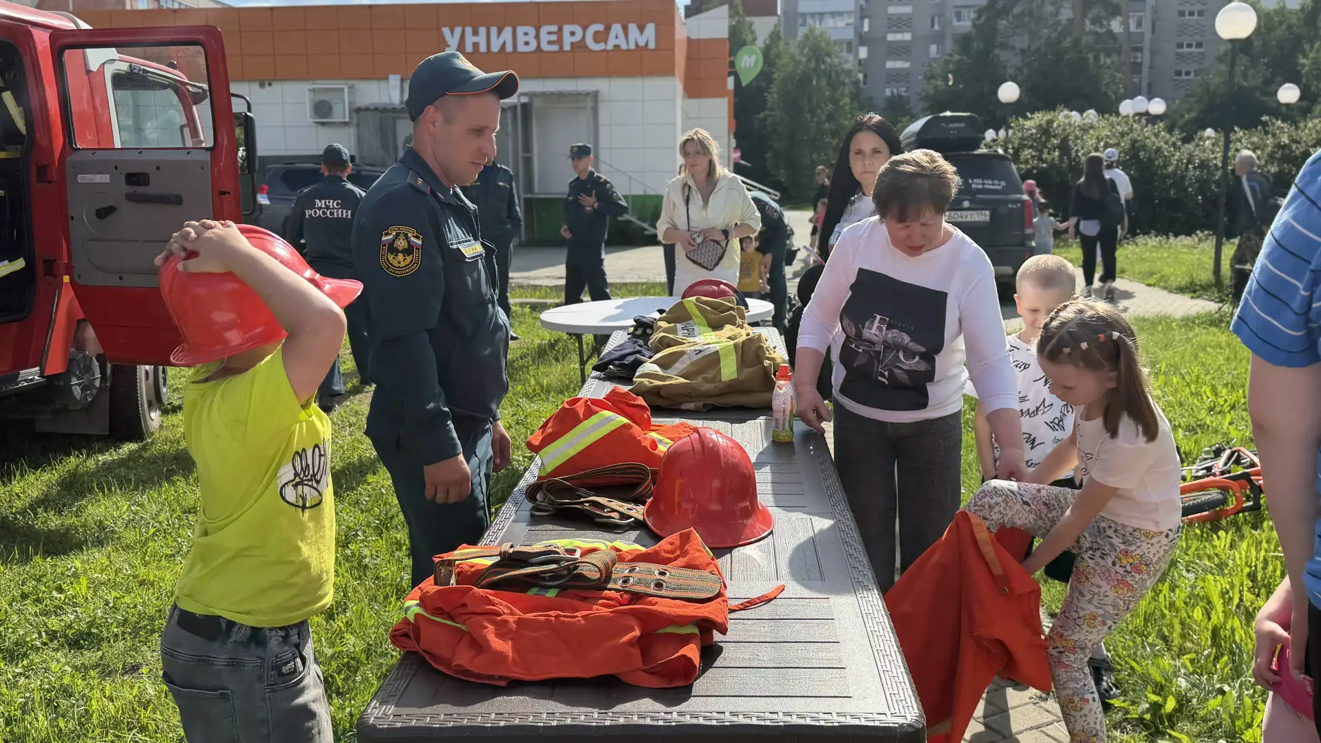 12 июня на бульваре Алещенкова состоялся яркий праздник «Широка страна моя родная», посвящённый Дню 