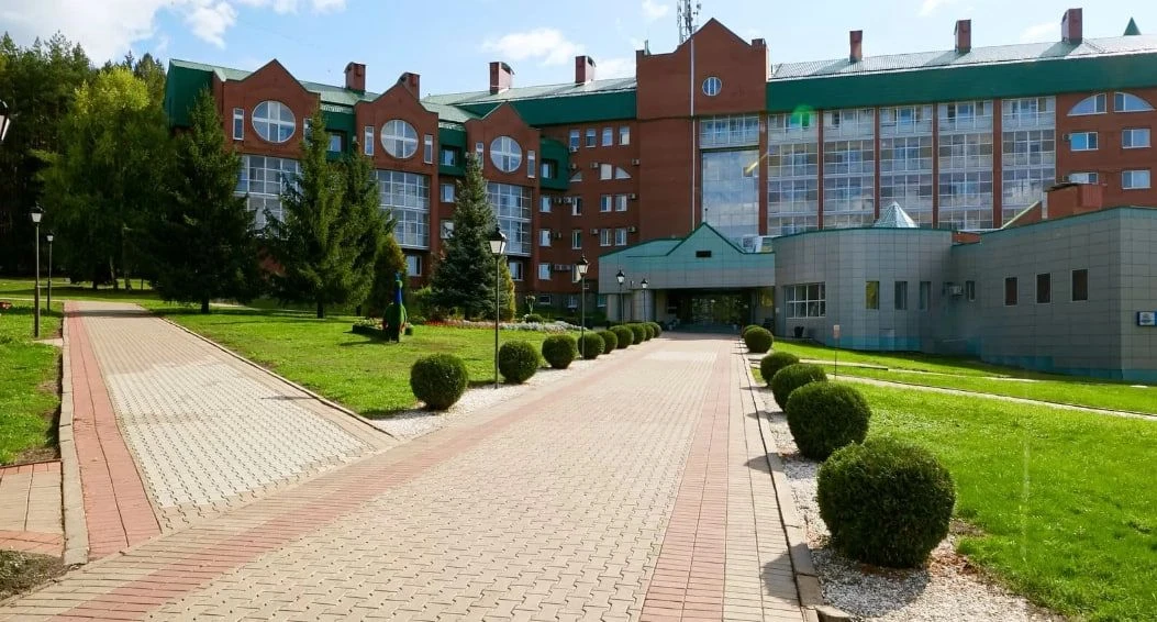 😍 Вот тут сейчас отдыхает Радий Хабиров

@ufa1news нашёл фото санатория «Красноусольск», о котором 