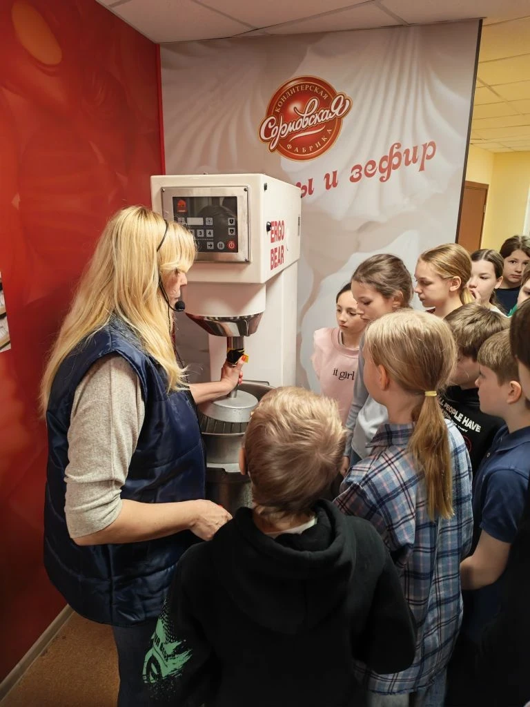 🍬 Сладкая экскурсия на кондитерскую фабрику 🍬  7 апреля ученики 5 «В» класса вместе с классным руков