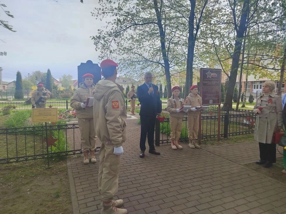 9 мая юнармейцы Полесской школы приняли участие в торжественном митинге, посвященном 81...