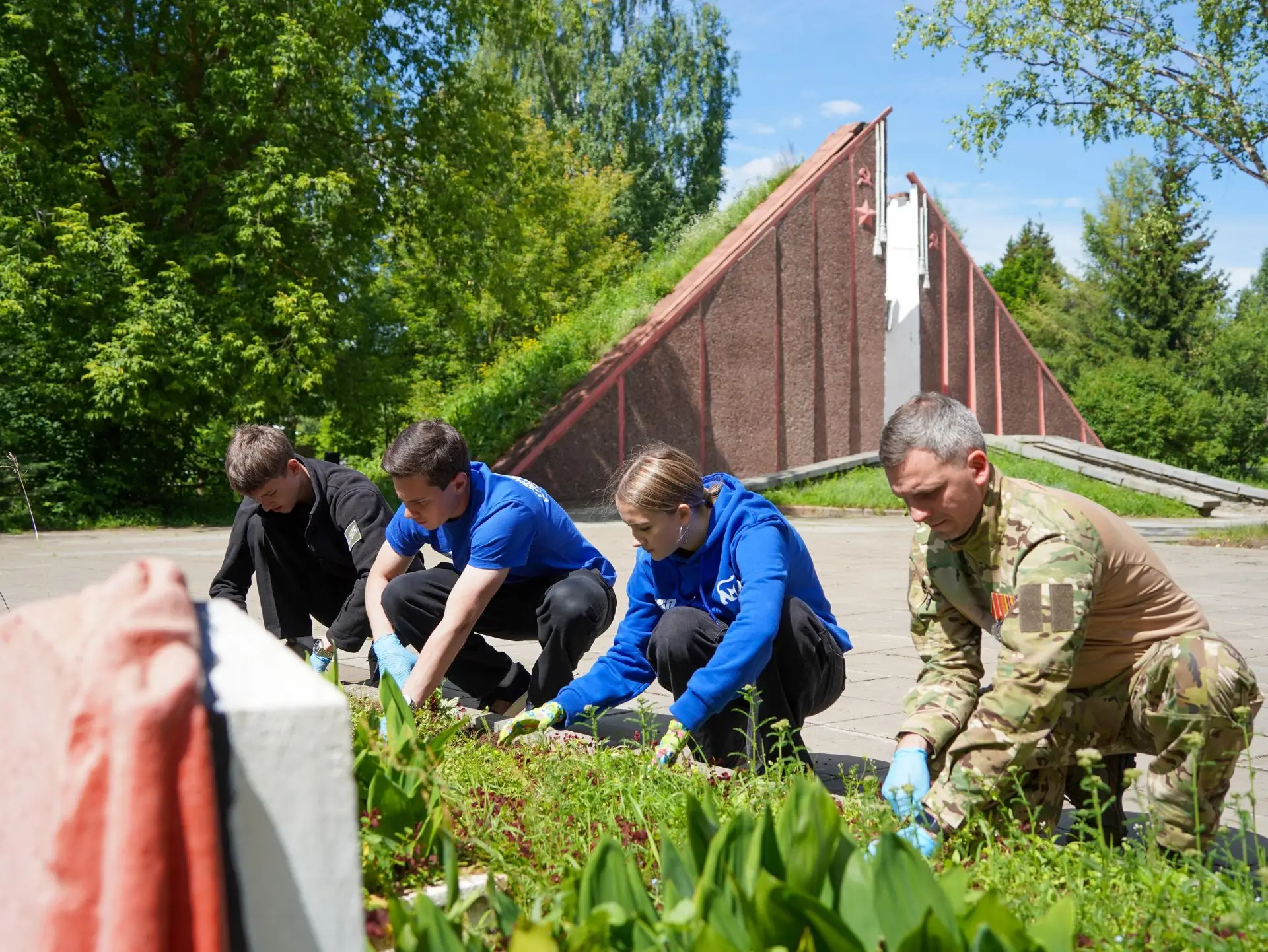 Кировские молодогвардейцы вместе с «Центром развития беспилотных систем», «Боевым братством» и центр