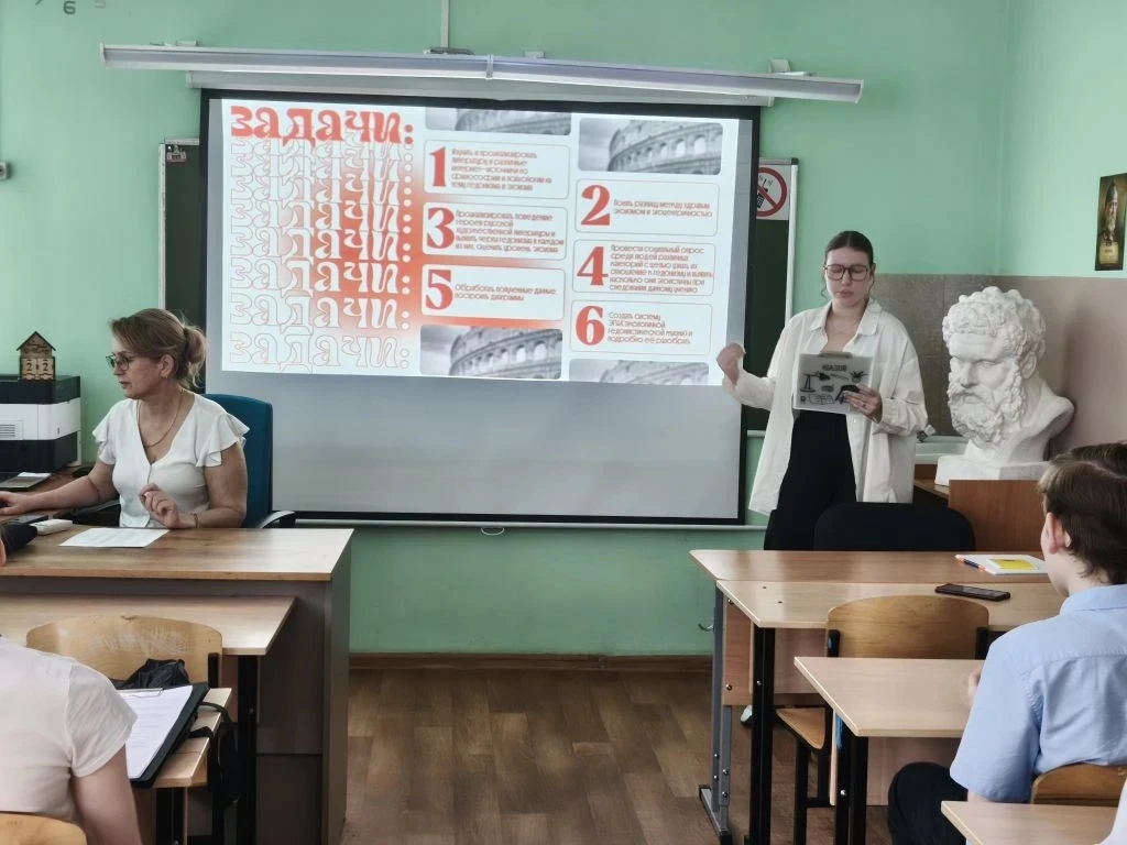 Сегодня в одном из корпусов нашей школы на улице Советской, 24, прошло торжественное закрытие муници