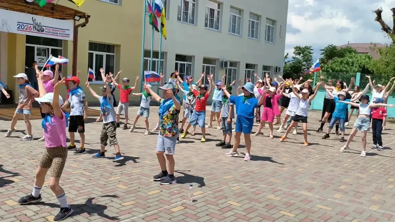 🇷🇺 Насыщенный и патриотичный день в «Медиа пространстве»!

Сегодняшний день в нашем лагере начался