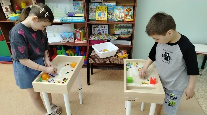 Вы когда-нибудь видели, как завороженно дети смотрят на меняющиеся цвета? А теперь пред...