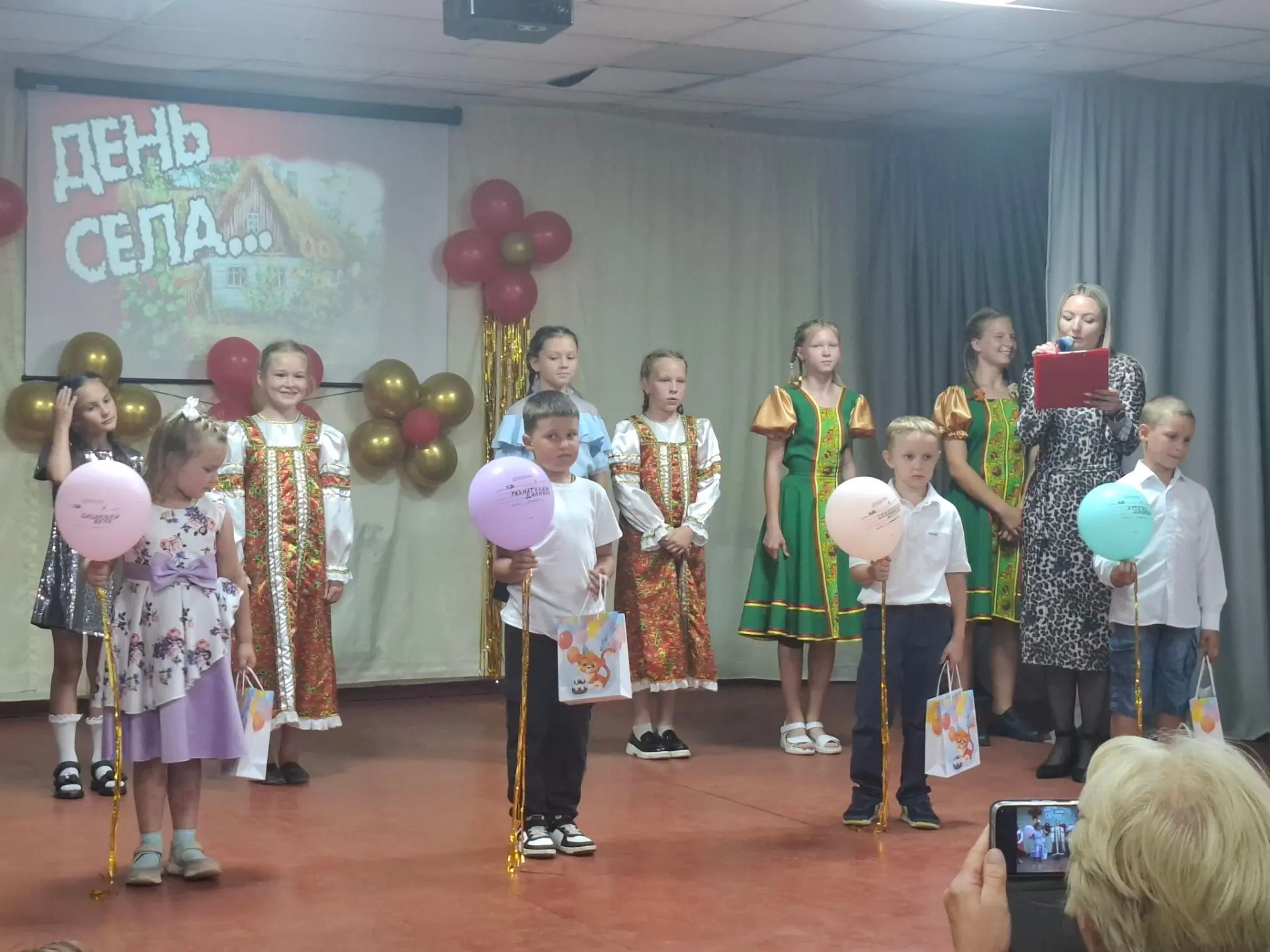 08 августа в Арсаковском сДк прошла праздничная программа «Здесь родины моей начало», п...