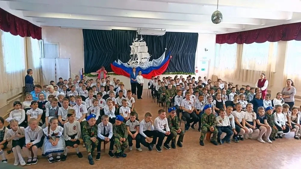 ⭐️Уроки мужества: школа помнит подвиг героев🕊️  🎗️В преддверии Дня Победы в первом корпусе нашей шко