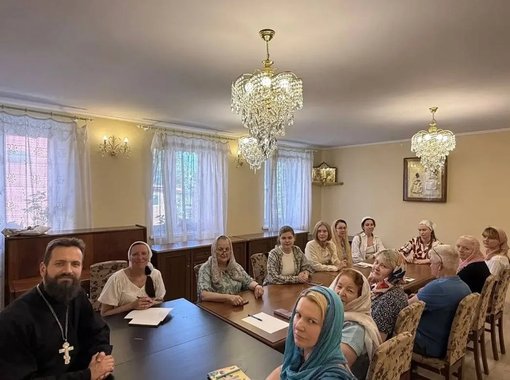 В храме иконы Божией Матери «Нечаянная Радость» в Марьиной Роще прошел семинар для сотрудников свечн