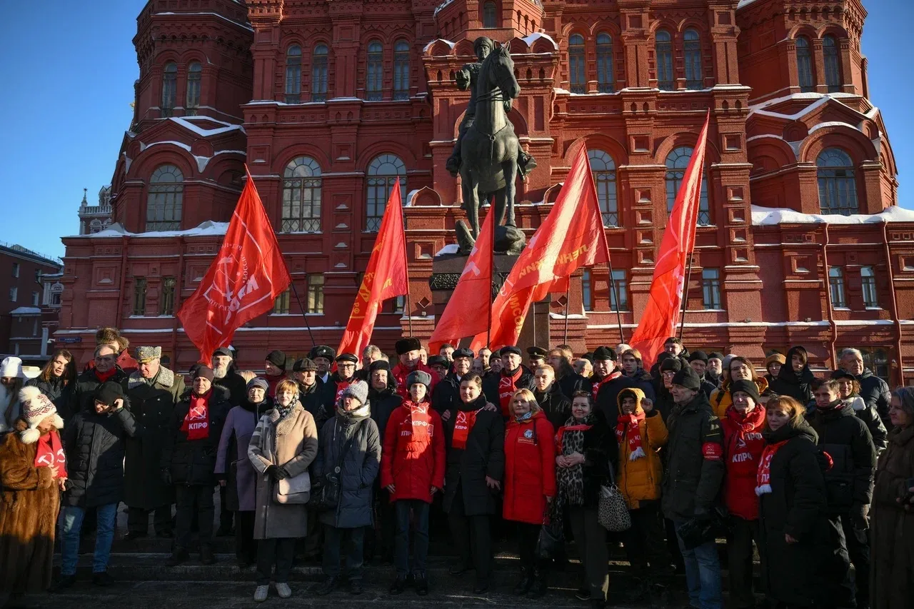 Сегодня в Москве прошла встреча депутатов-коммунистов  с избирателями.   Встреча была посвящена Дню 