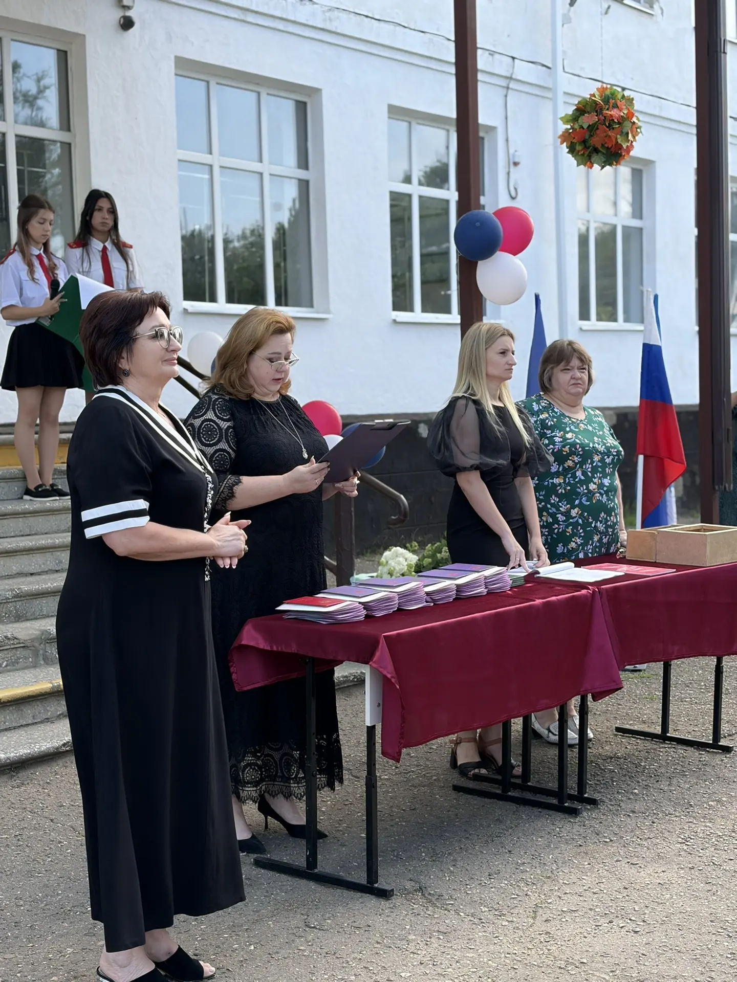 🎓 Вручение аттестатов выпускникам 9-х классов

Сегодня состоялось долгожданное и волнительное событ