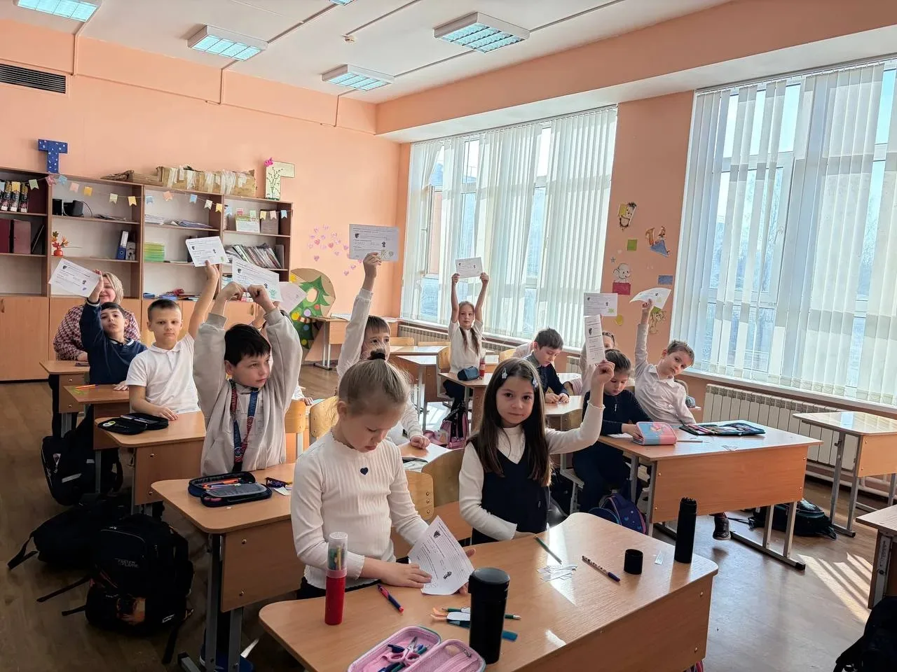 Сегодня в рамках Недели начальной школы в 1 «Б» классе прошёл урок, посвящённый изучению дециметров.