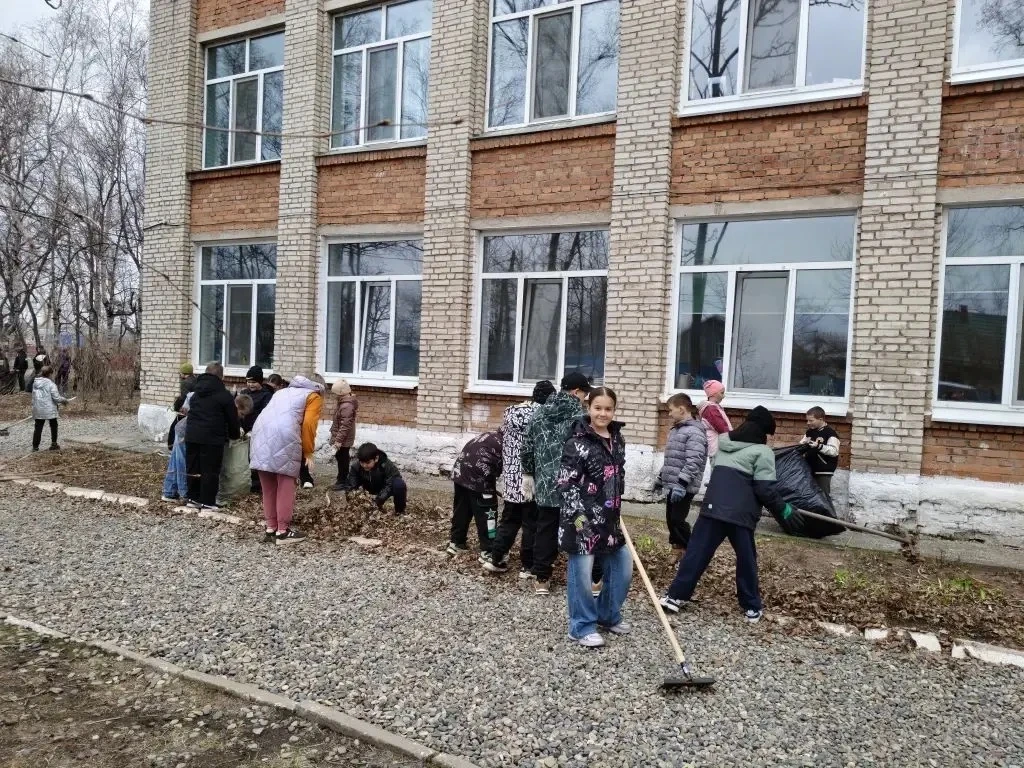 🧹🗑️17.04.2026 Субботник   ‼️🚮Субботник прошел сегодня в МБОУ «СОШ №22 имени И.И.Гребенникова» с.Кнев