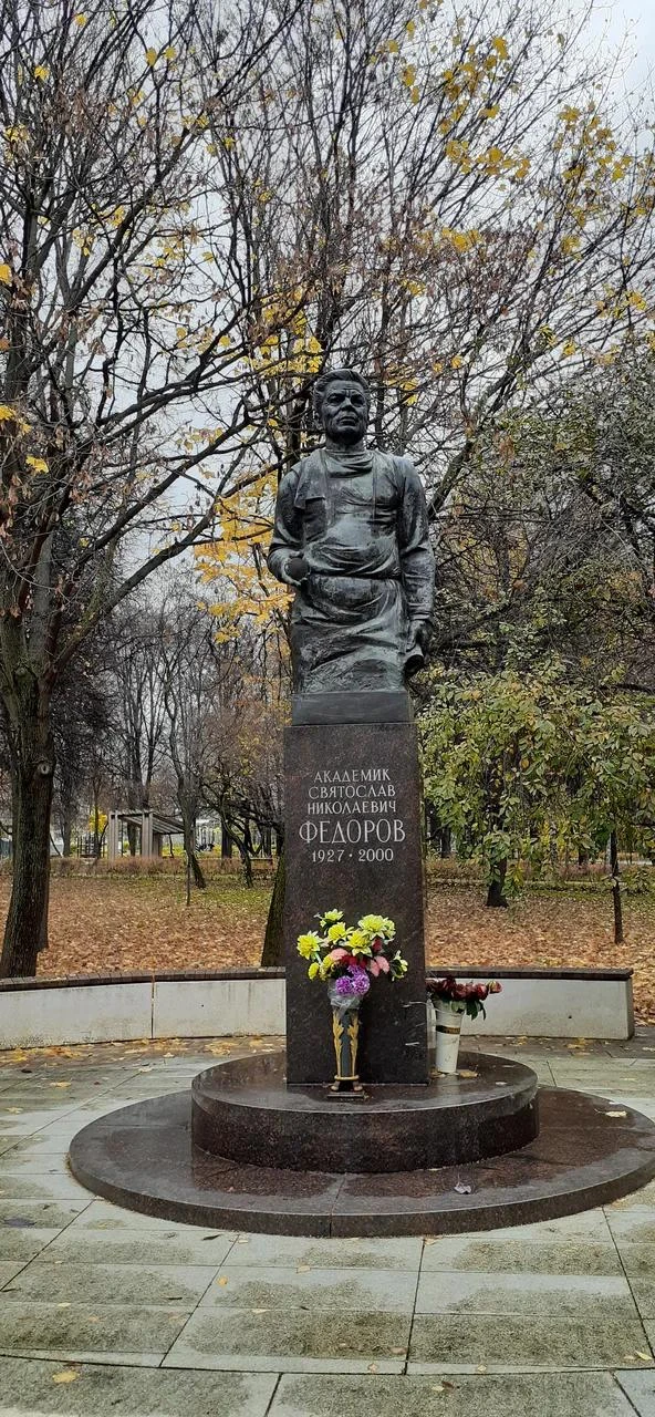 💜 Памятник, который напоминает, в честь кого назвали этот любимый парк.