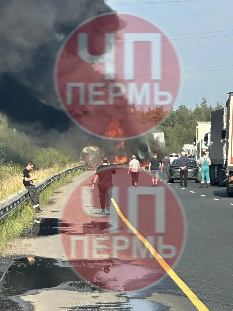 🔥 Фура полыхает на объездной Краснокамска