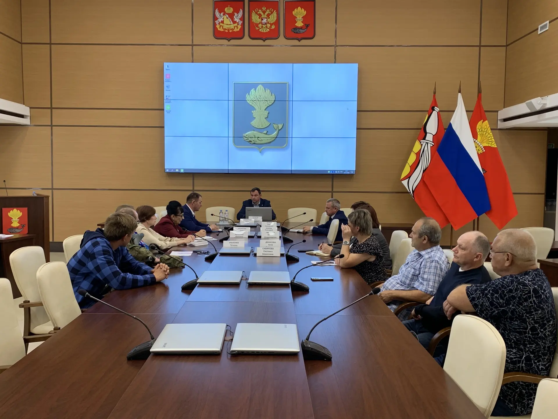 Сегодня глава района Андрей Кичигин провел рабочую встречу с Героем России, кавалером ш...