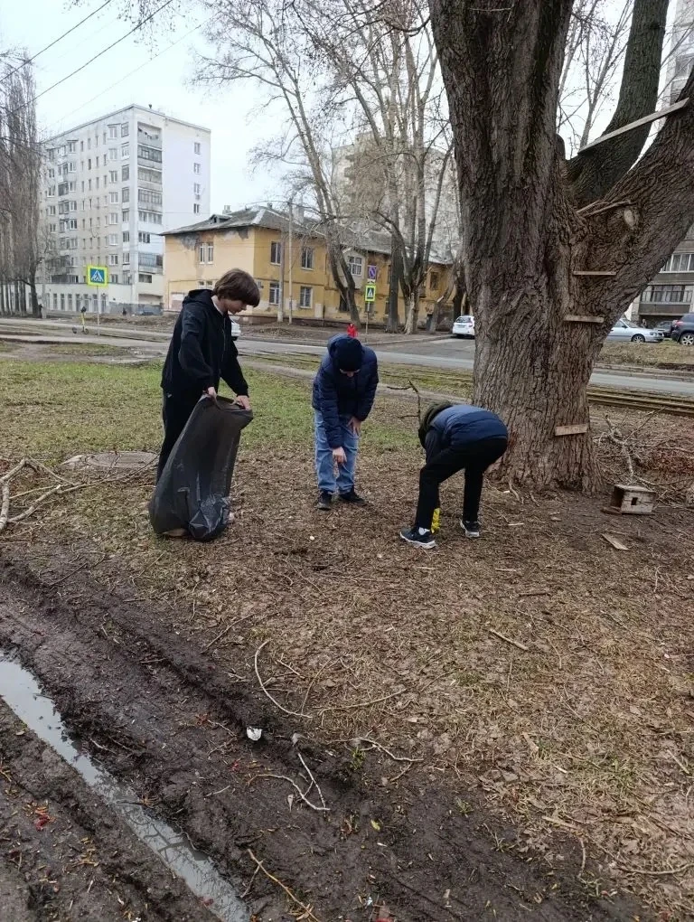 🗓 В субботу состоялся общешкольный субботник!  Ученики нашей школы приняли активное участие в благоу