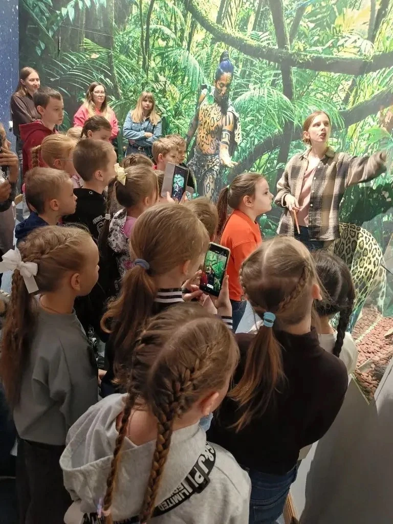 Сегодня учащиеся 1Е класса отправились в увлекательное и очень вкусное путешествие 🍫✨  Ребята посети