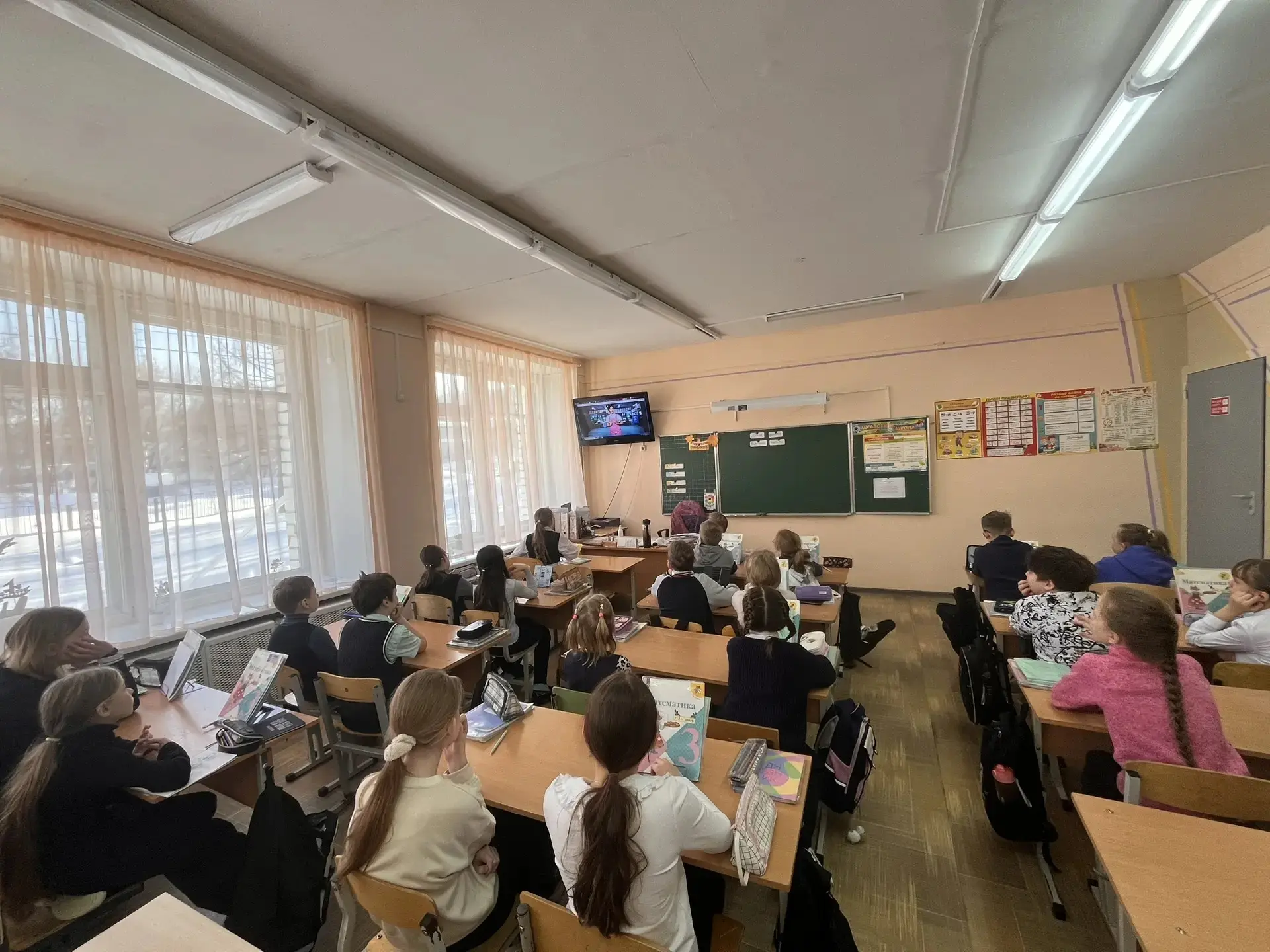 🌐✨ 2 марта в каждом классе нашей прошли занятия «РАЗГОВОРЫ О ВАЖНОМ», посвященные правилам безопасно