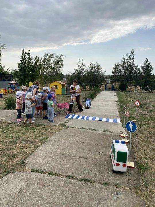 Особенно актуальной остаётся тема безопасности на дороге, поэтому внашем детском саду «...
