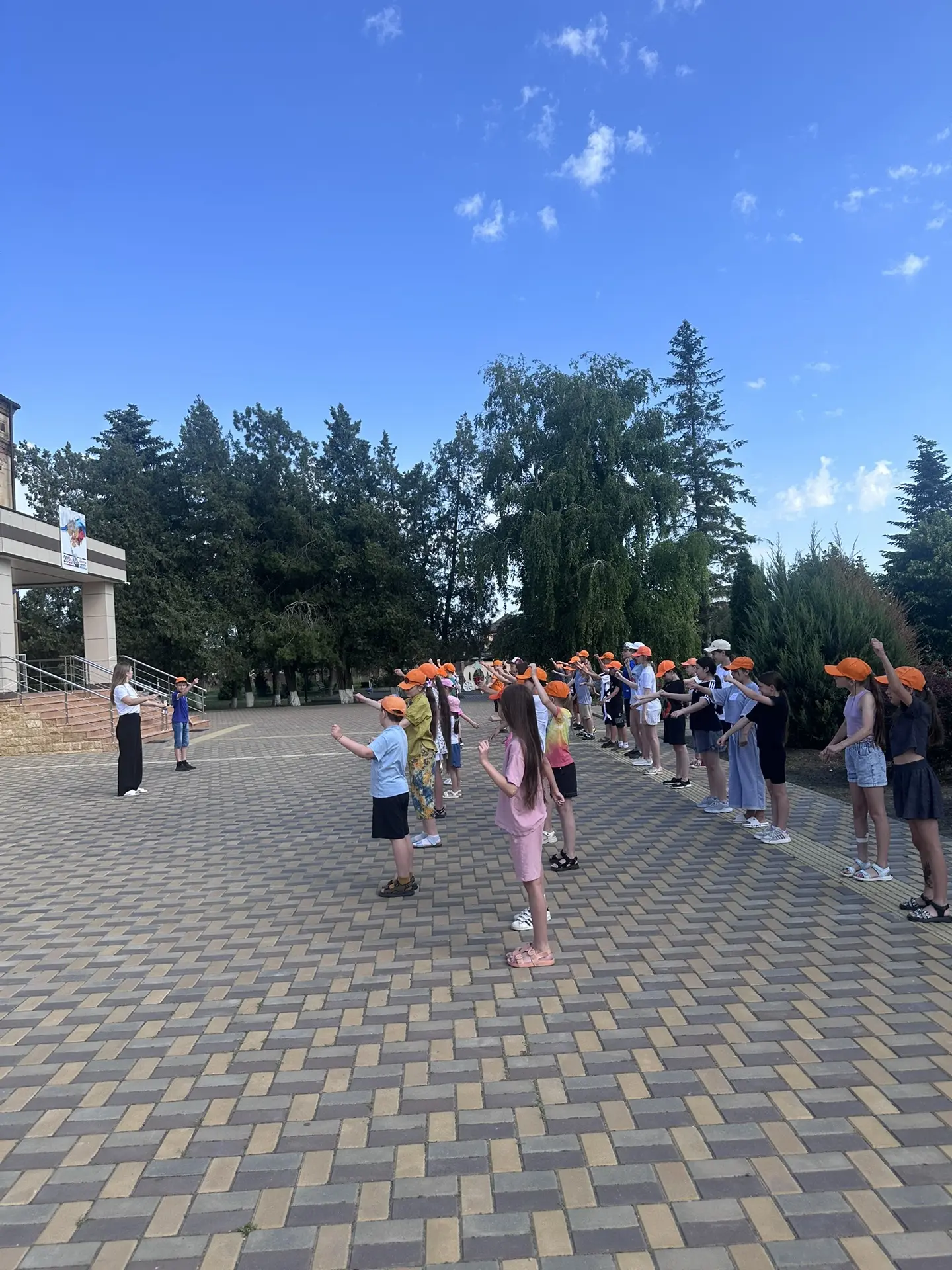 Наш день в клубе «Планета Детства» снова был наполнен событиями!

Утро, как всегда, началось с бодря