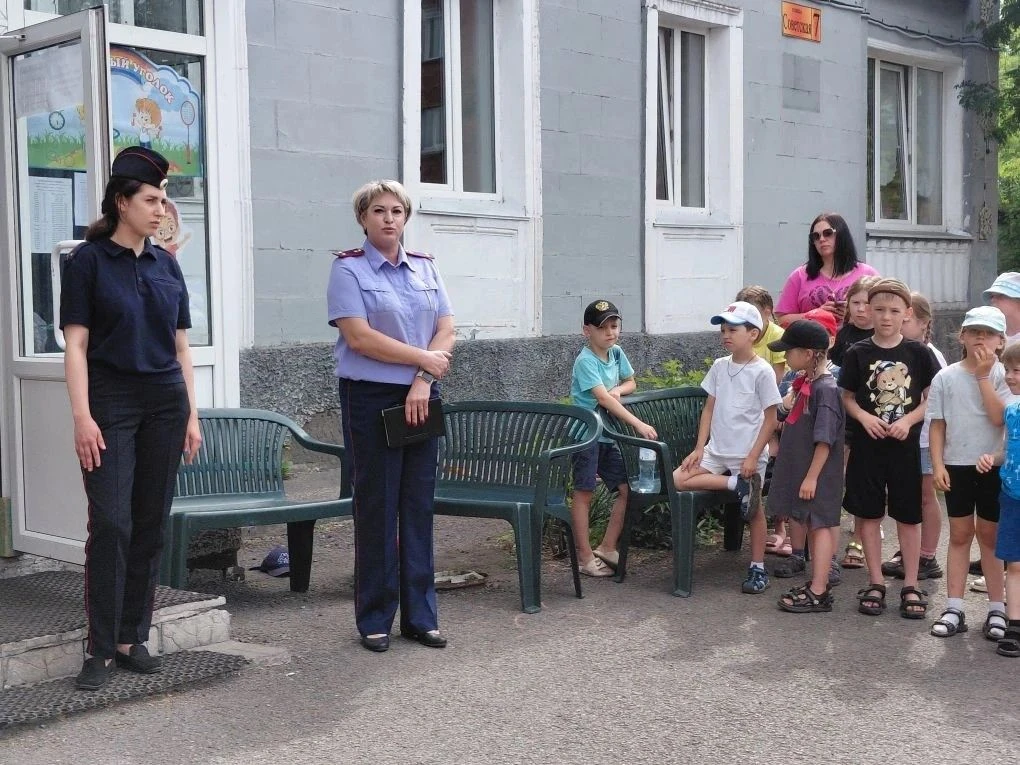 В Киселевске полицейские напомнили детям о правилах безопасности в летний период.
