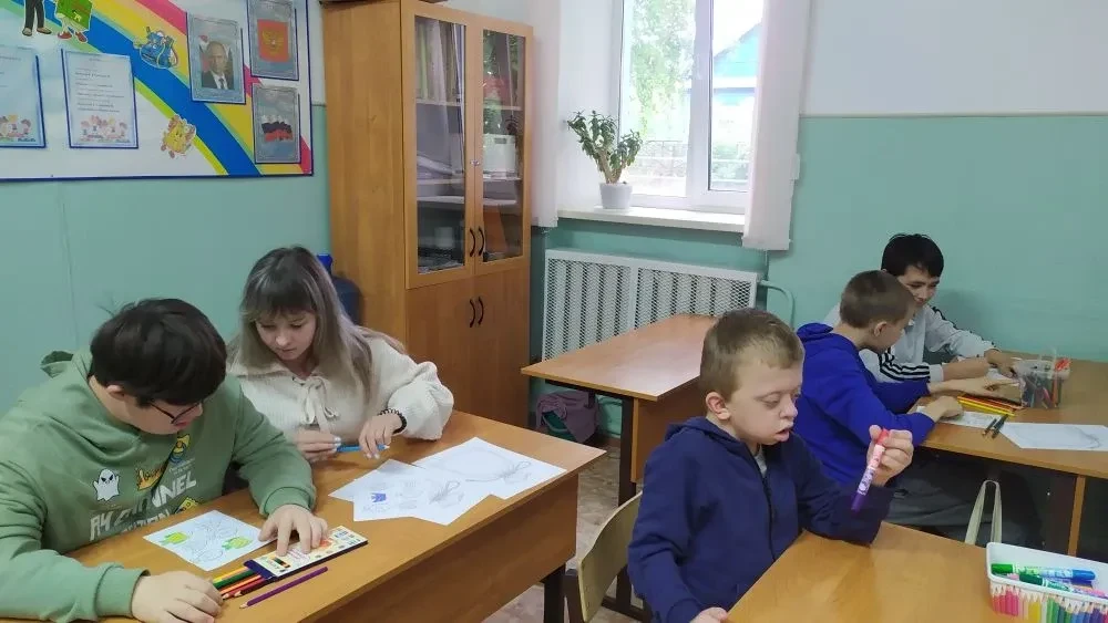 🌦 Второй день в лагере: дождь не помеха! 🌦
Несмотря на дождливую погоду, настроение у ребят — на в
