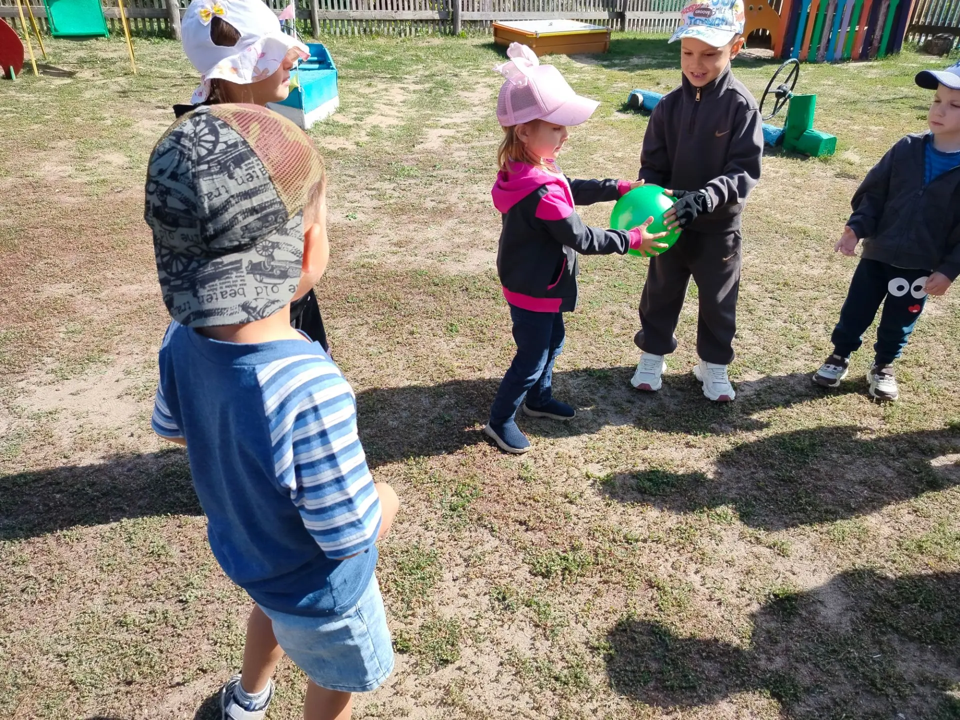 Сегодня в нашем детском саду прошло яркое и весёлое развлечение «Прощай, лето красное!»...