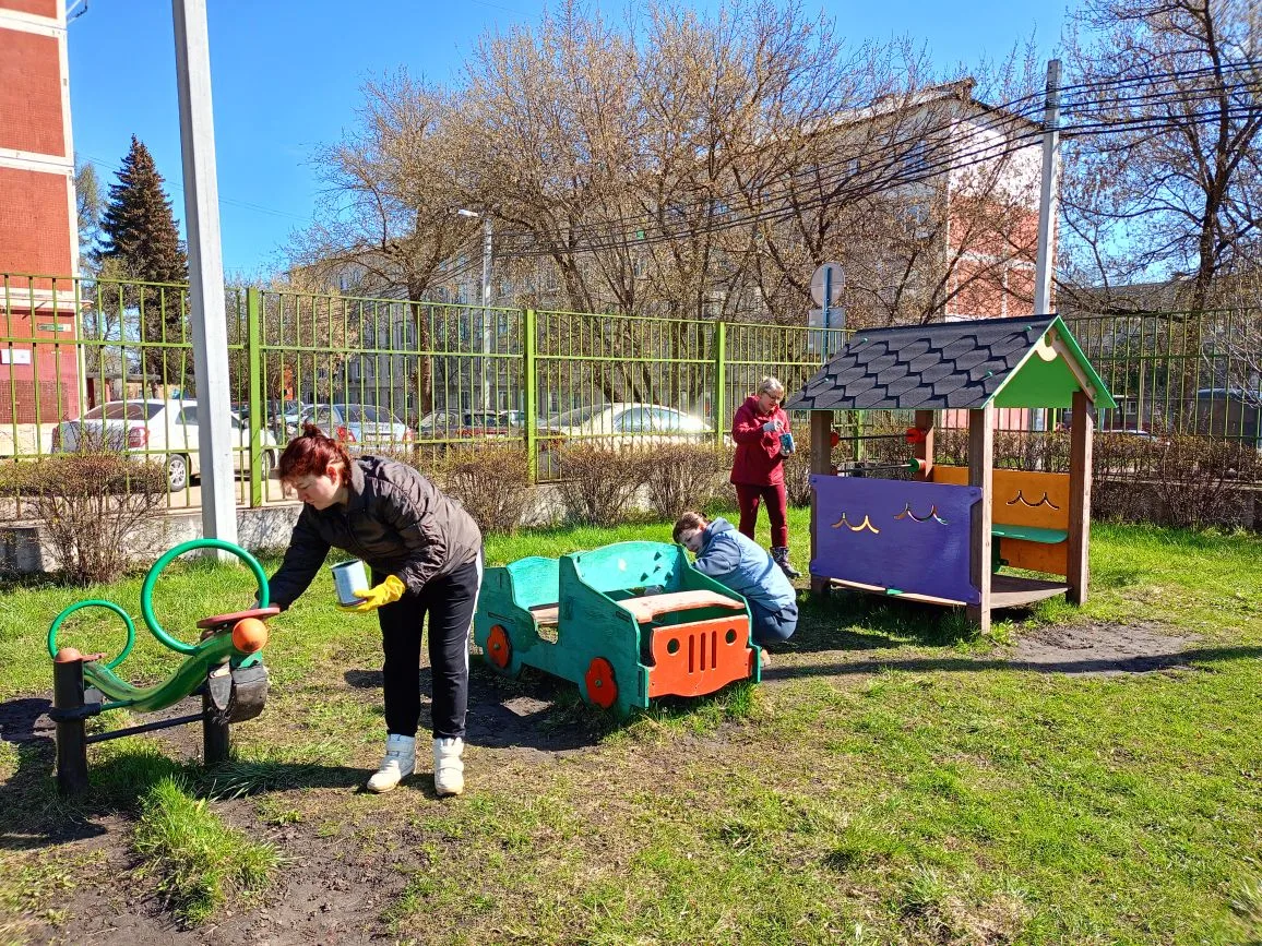 ✨Сегодня на территории дошкольного отделения «Калинка-2» состоялся общегородской субботник, который 