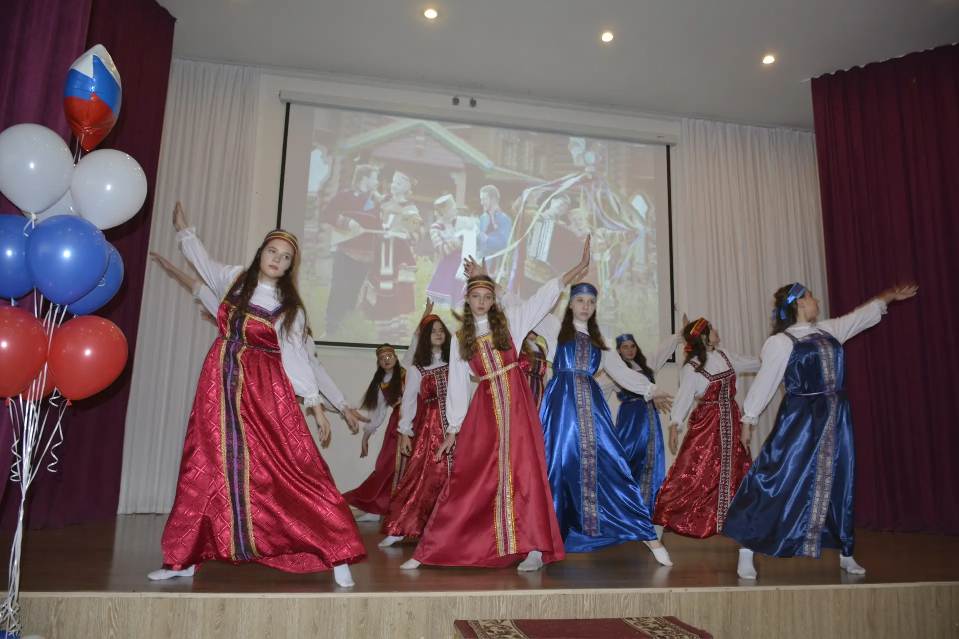🙌Фестиваль Дружбы Народов   🎉Вчера в нашей школе прошел грандиозный фестиваль Дружбы Народов ! Это у