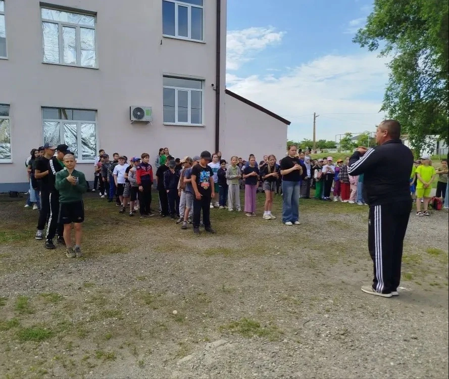 ☀️4 июня в лагере начался с ежедневной зарядки. Увлекательно прошло КТД «Портрет отряда». Отряды-уча