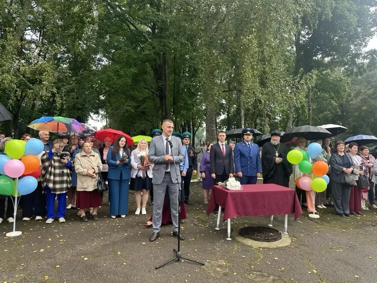 Глава округа Максим Владимирович Мищенко принял участие в торжественной линейке, посвящ...