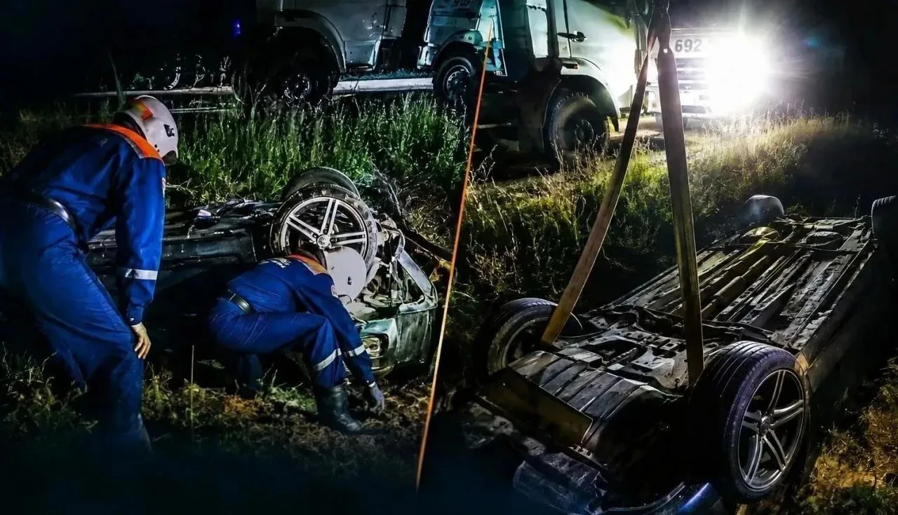 В Миллерово спасатели доставали людей из перевернувшейся после ДТП машины

Днем 3 августа в Миллеров