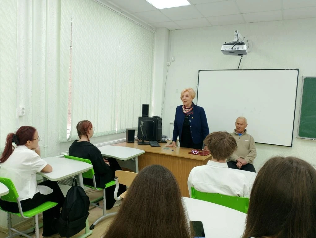 Сегодня в гостях у 10-11 классов побывали Почетные жители города Сосновый Бор Шаталова ...