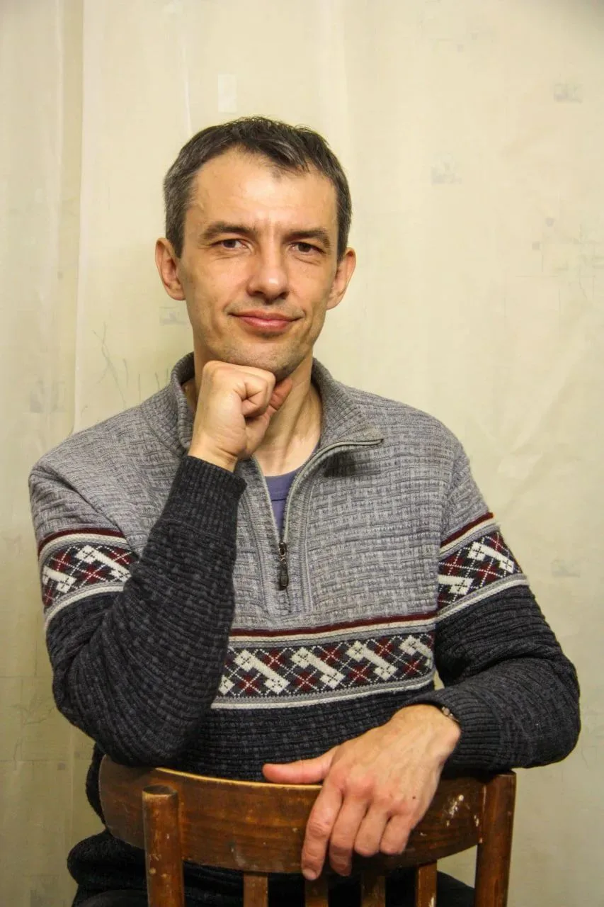Дмитрий, 46 лет. Рост 184. Православный, на пути к воцерковлению. В разводе, есть дочь 4-х лет. Живу